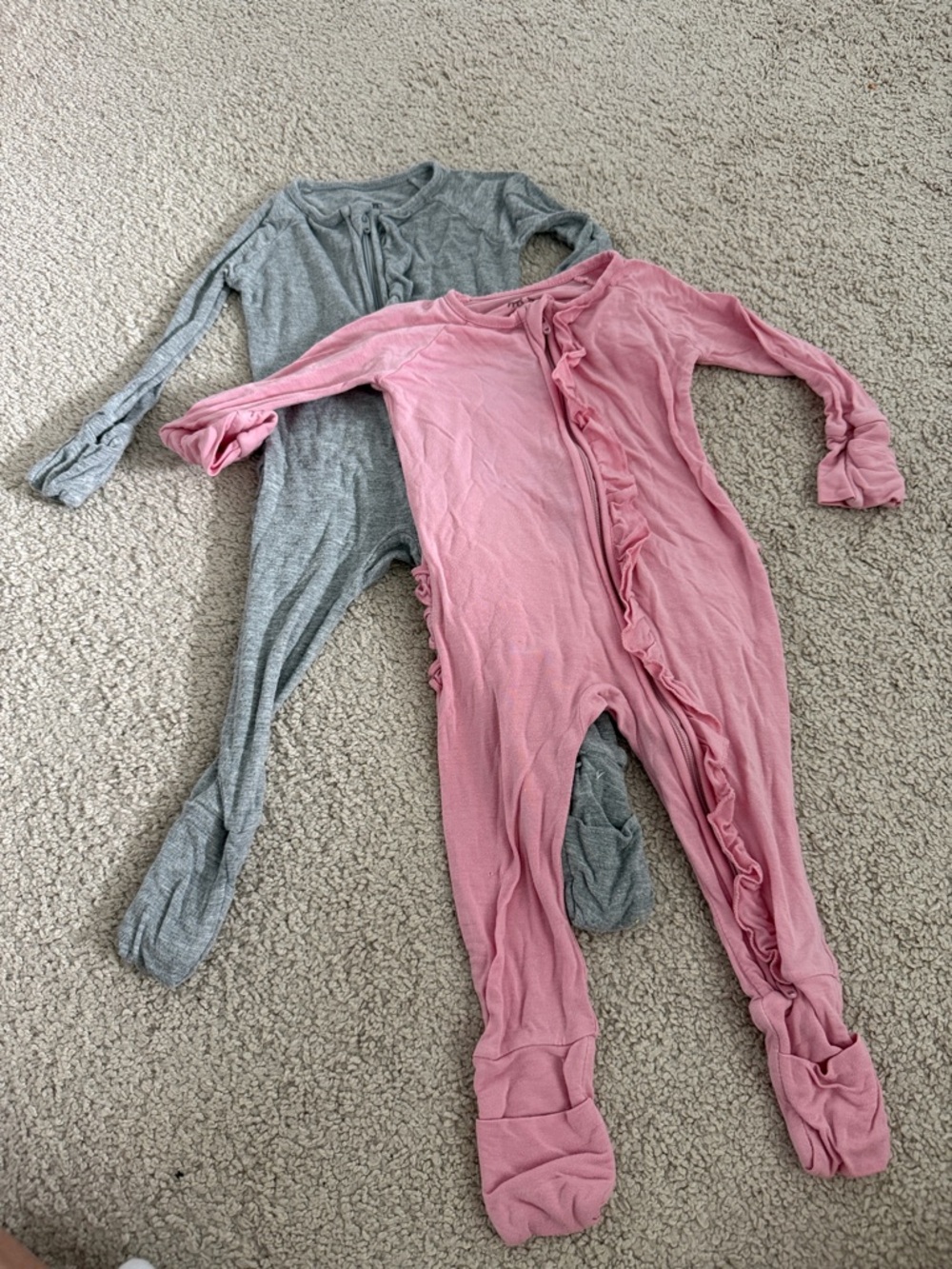 Set of 2 little Sleepies